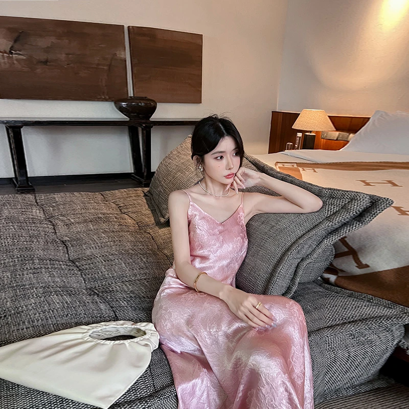 法式醋酸缎面吊带连衣裙女夏季2025新款高级感气质名媛A字长裙子