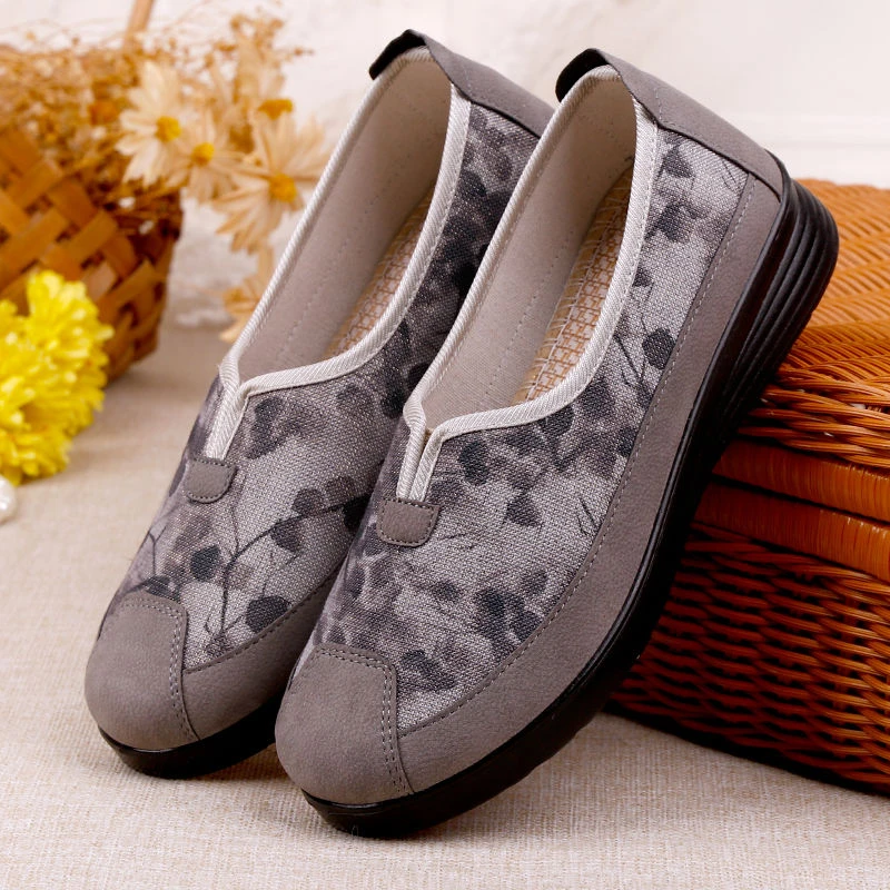 老北京布鞋女春秋单鞋平底透气休闲女鞋软底防滑舒适中老年妈妈鞋