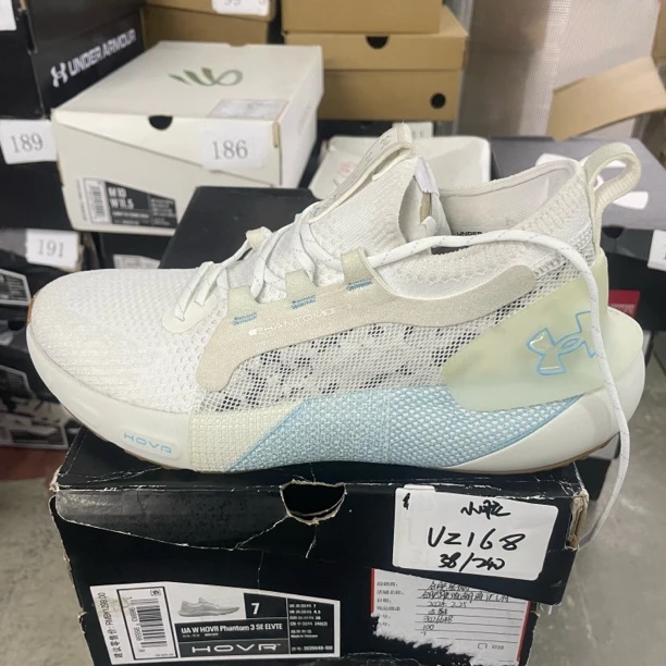 断码运动鞋-安德玛-UZ168