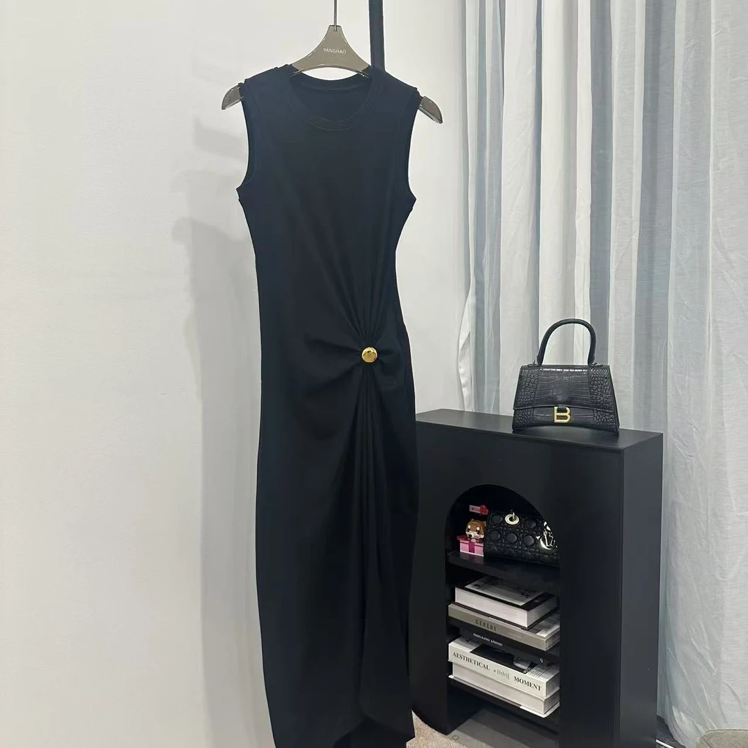 慕溢-25早春黑色罗伊金扣无袖背心连衣裙