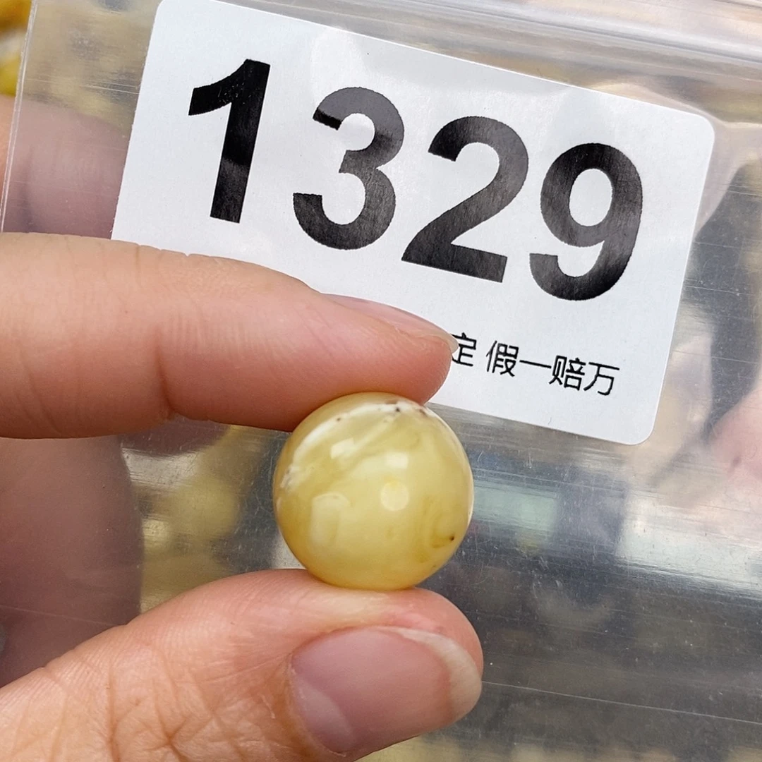 蜜蜡未镶嵌珠宝奇石15.6