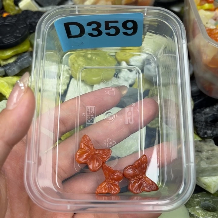 蛇纹石玉足银镀金镶嵌颈饰