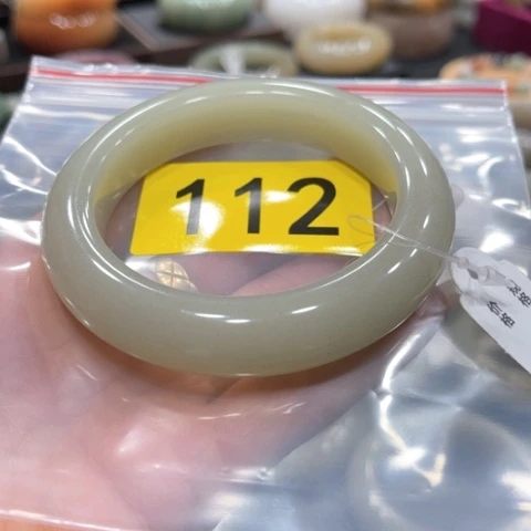 未镶嵌手镯石英质玉