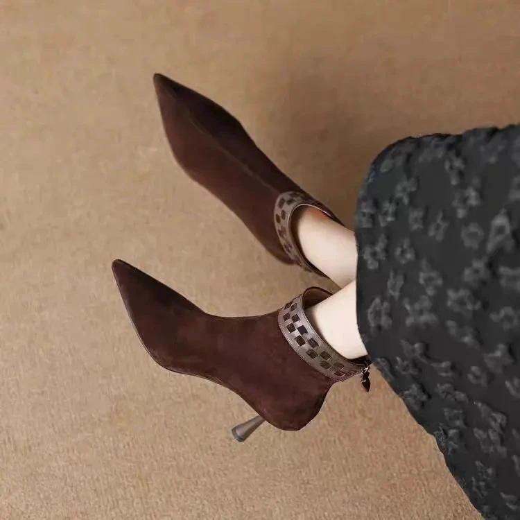 巨好看超显瘦反绒软皮短靴女单靴尖头气质百搭细高跟洋气后拉链鞋