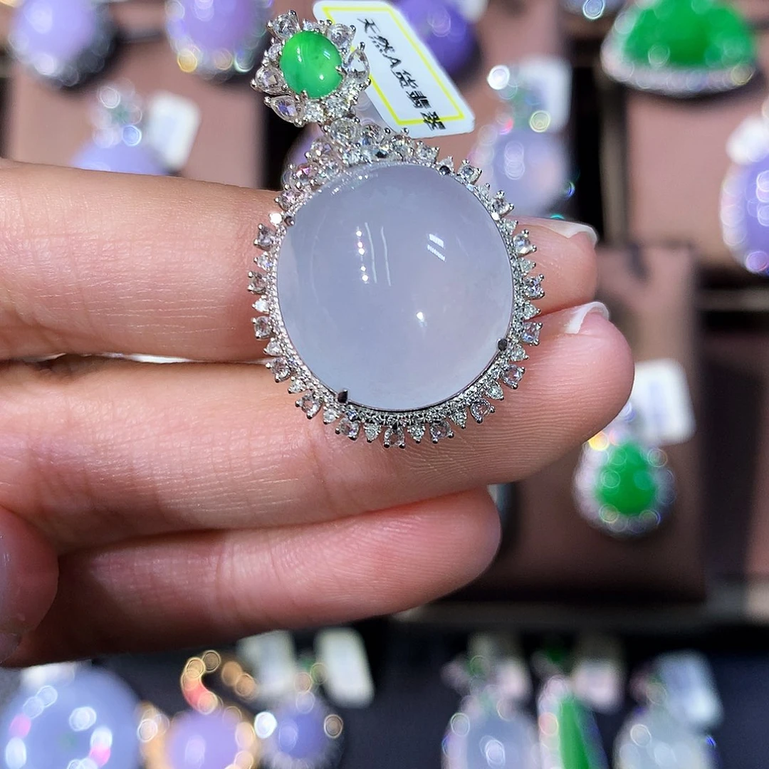 翡翠18K金镶嵌颈饰翡翠