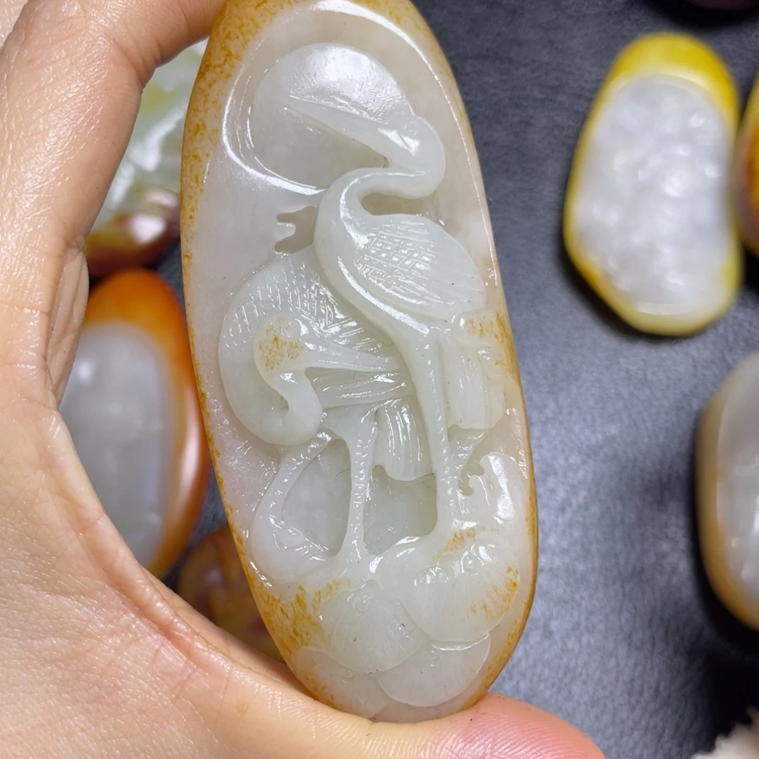 天***涯和田玉未镶嵌颈饰