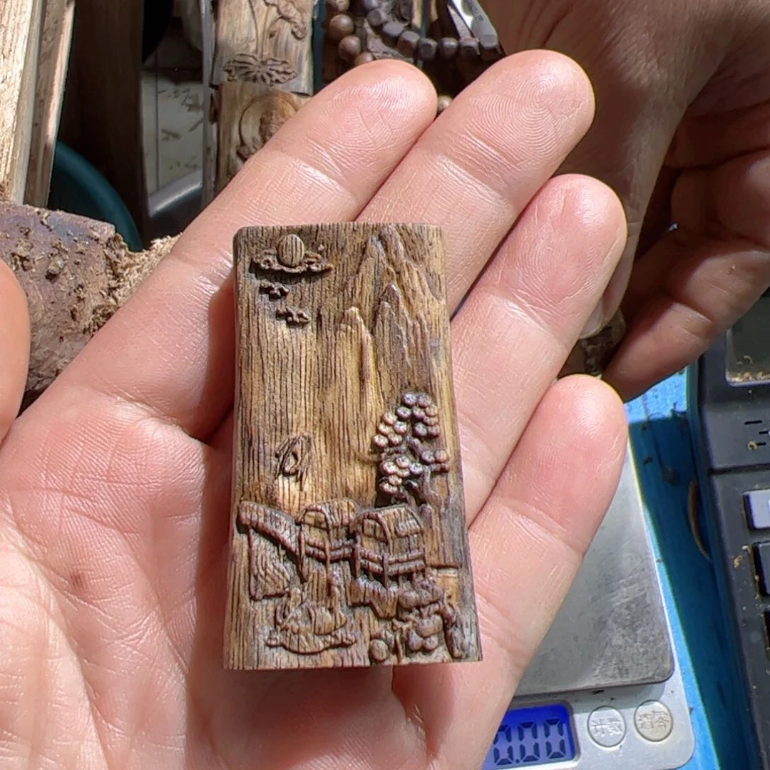 沉香吊坠白棋山水牌7.8克