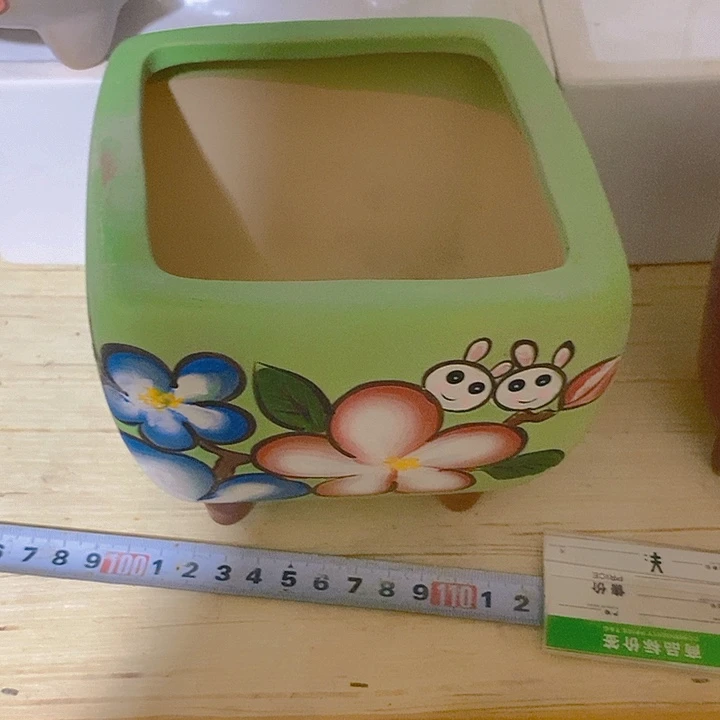 摆件多肉瑕疵盆有孔。