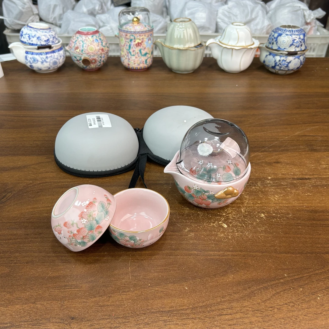 G039-粉汝草莓兔旅行茶具
