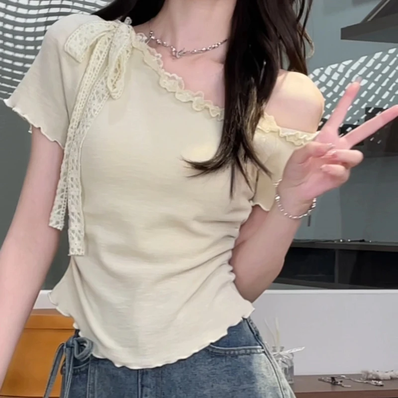2025夏季新款甜美风斜肩蕾丝拼接系带抽褶设计感气质短袖上衣
