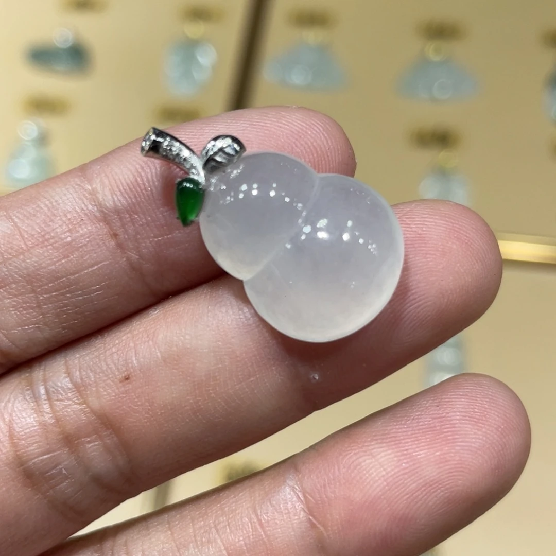 颈饰18K金镶嵌翡翠