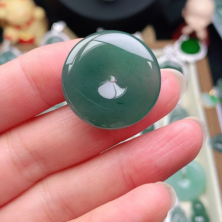 颈饰未镶嵌翡翠吊坠