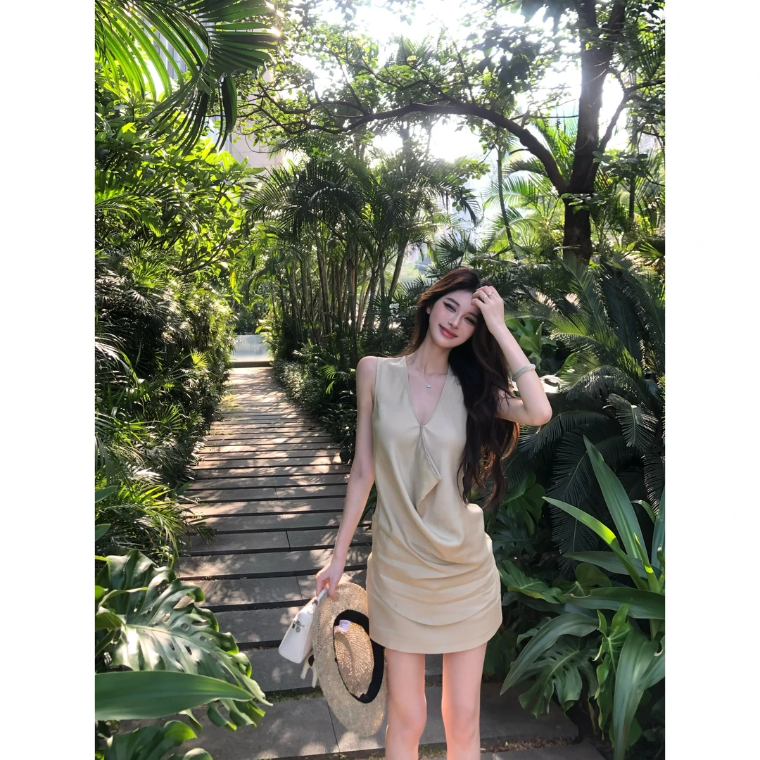 【假日女郎】莱赛尔天丝无袖背心上衣性感修身显瘦半身裙两件套套装