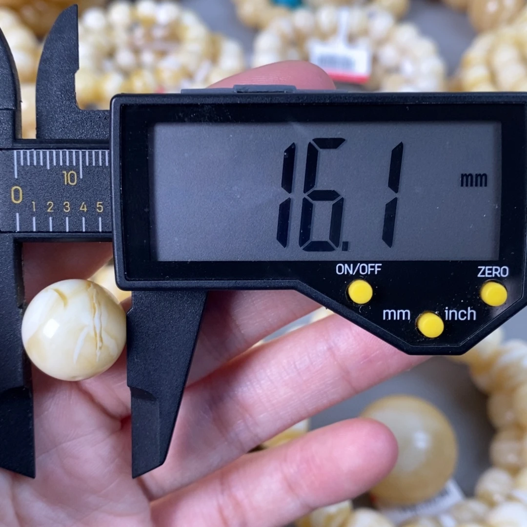 蜜蜡未镶嵌珠宝奇石2.3g