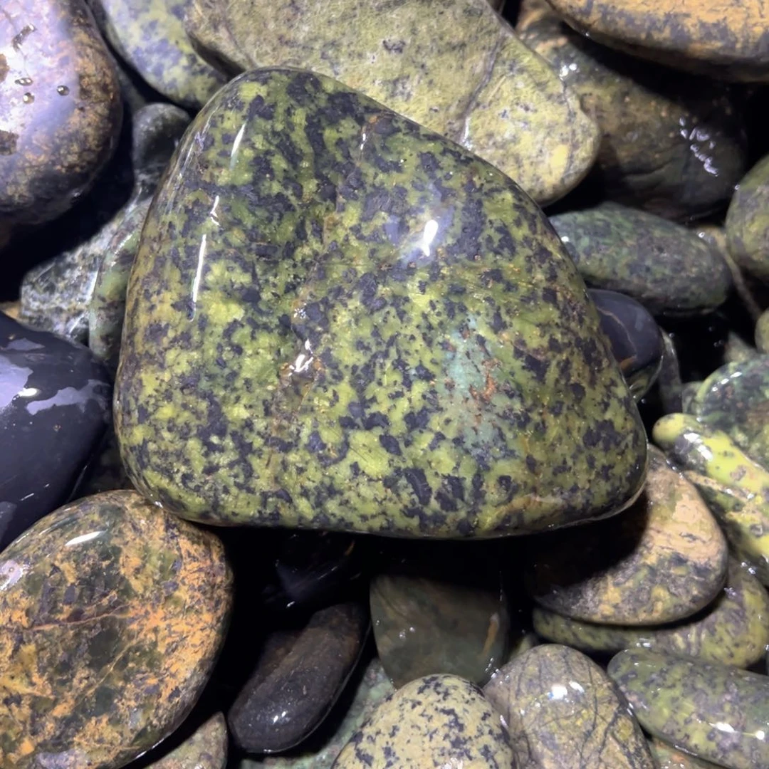 菱锰矿（红纹石）未镶嵌藏玉梓*