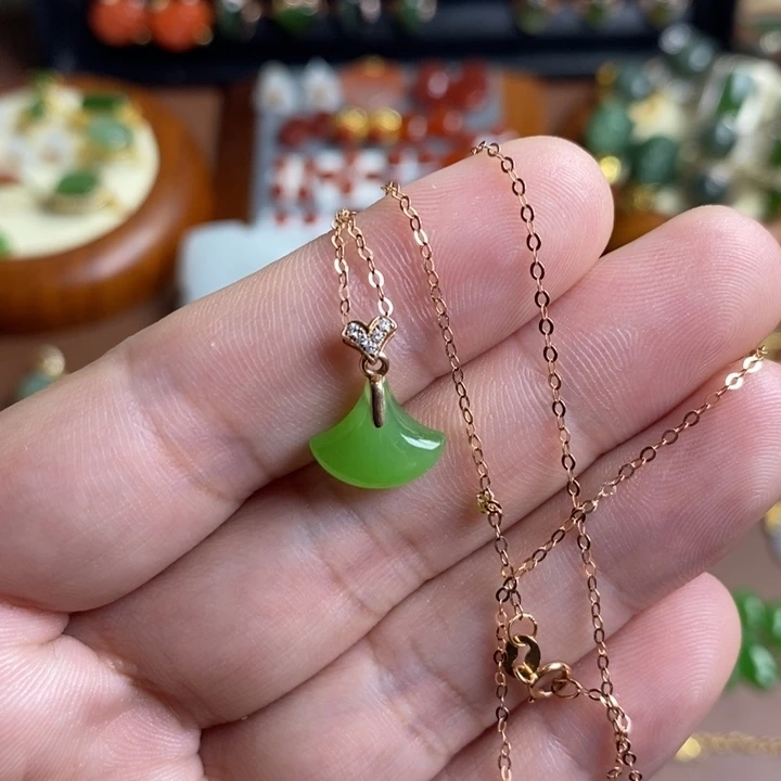 和田玉18K金镶嵌颈饰