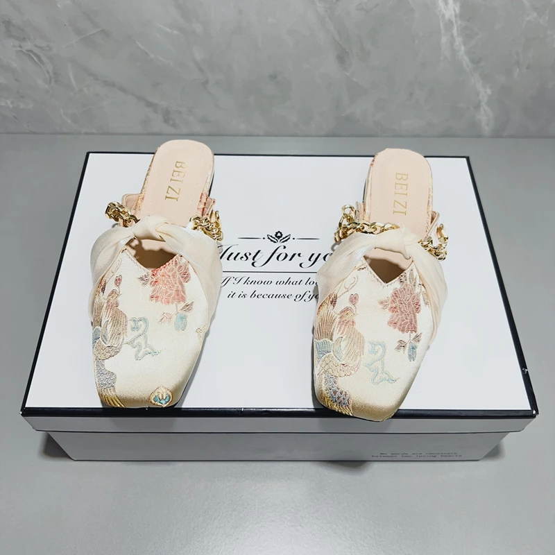 复古刺绣国风穆勒鞋2025春夏新款金属链女鞋平底外穿包头半拖鞋女