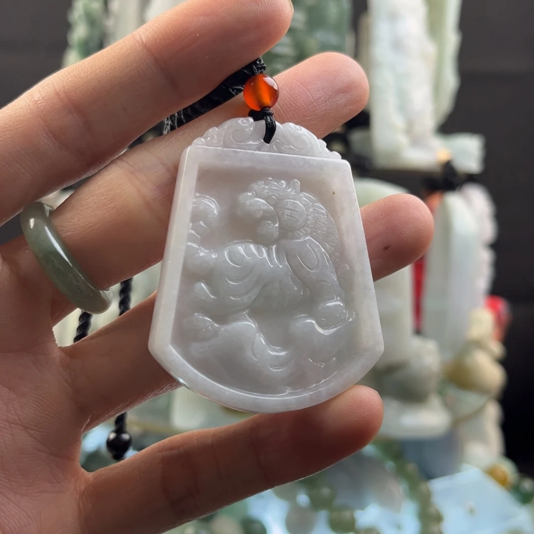 翡翠颈饰未镶嵌虎牌