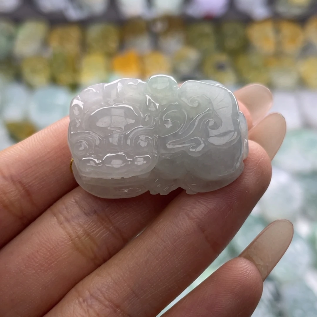 翡翠未镶嵌颈饰貔貅