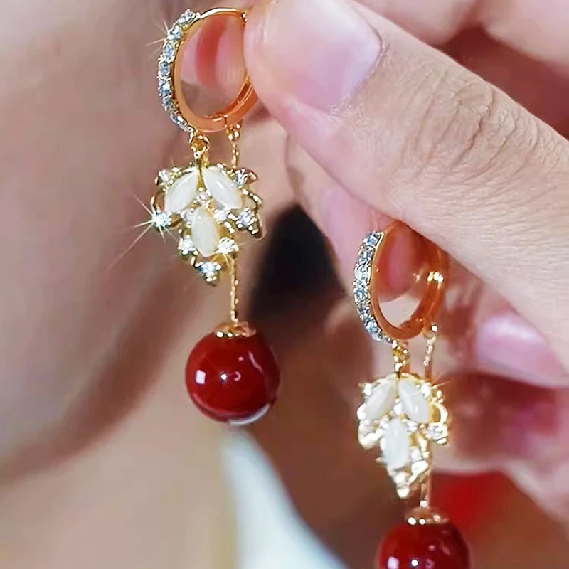 铜合金锆石耳饰 枫叶耳环女时尚珍珠高级感耳扣超仙新款气质耳饰