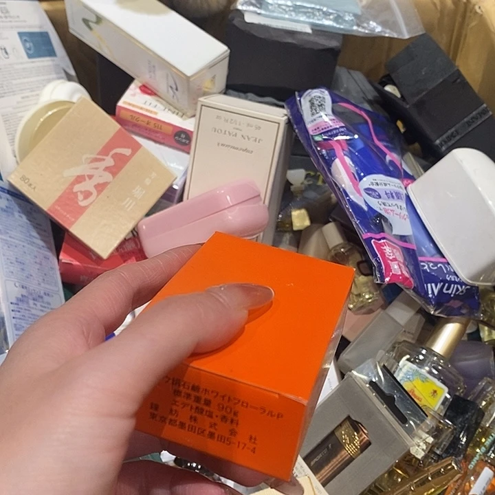 R***2花岗石铁合金香水沐浴露持久留香