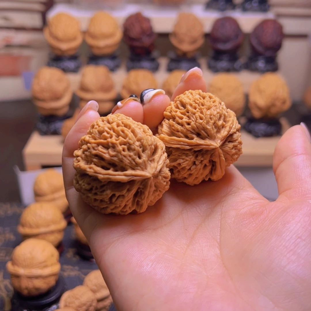 文玩核桃把件鲨**练水龙纹三棱H5