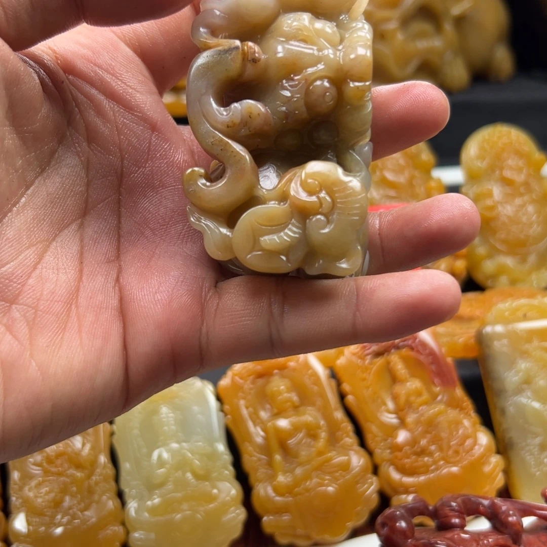 石英质玉（黄龙玉）未镶嵌黄龙玉