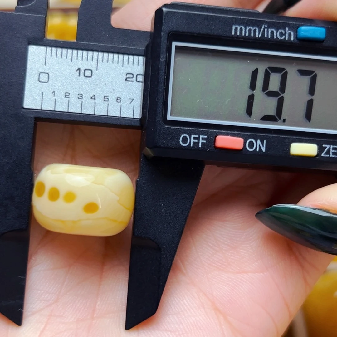 未镶嵌蜜蜡裸石19mm墩子 3.52g