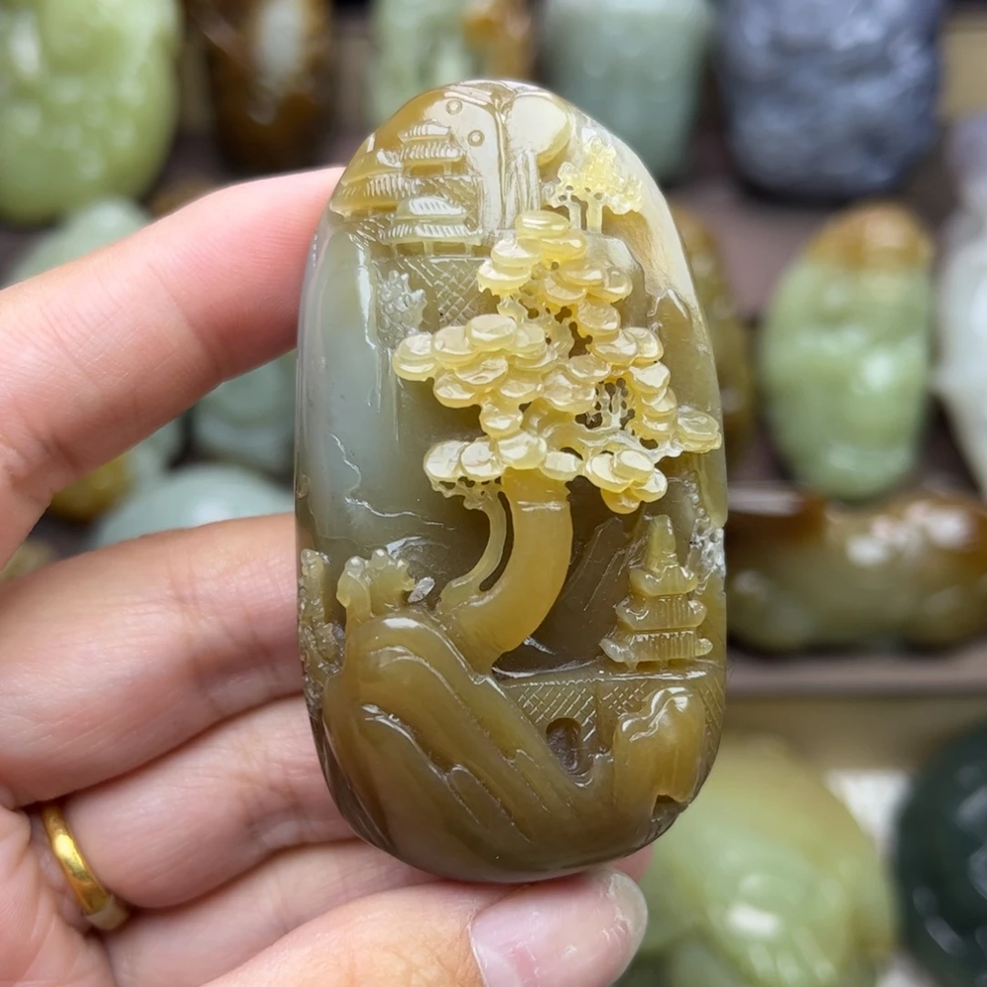 和田玉未镶嵌把件