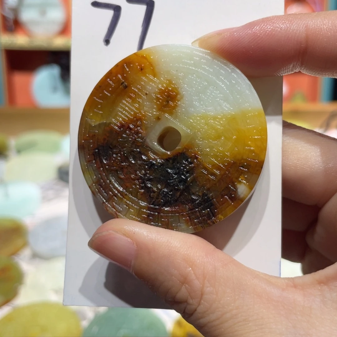 客***游未镶嵌岫玉颈饰颈饰