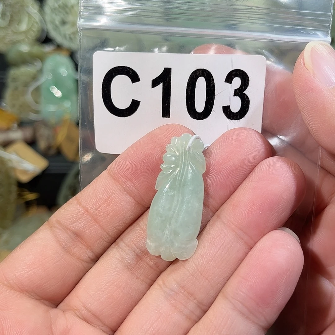 翡翠未镶嵌颈饰瓜果坠