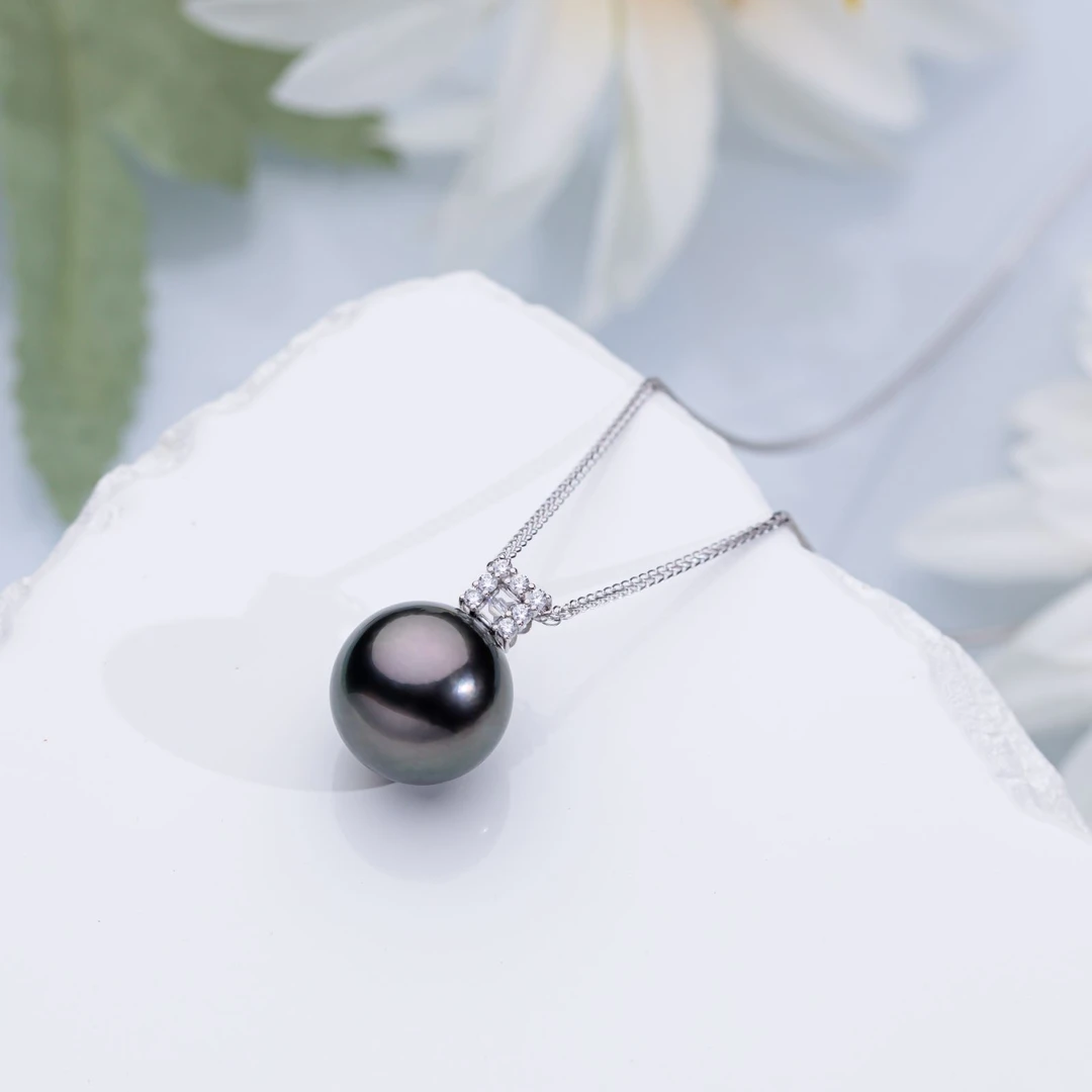 “戴妃”大溪地13-14mm吊坠 18k金（带银链） 2454H00DY