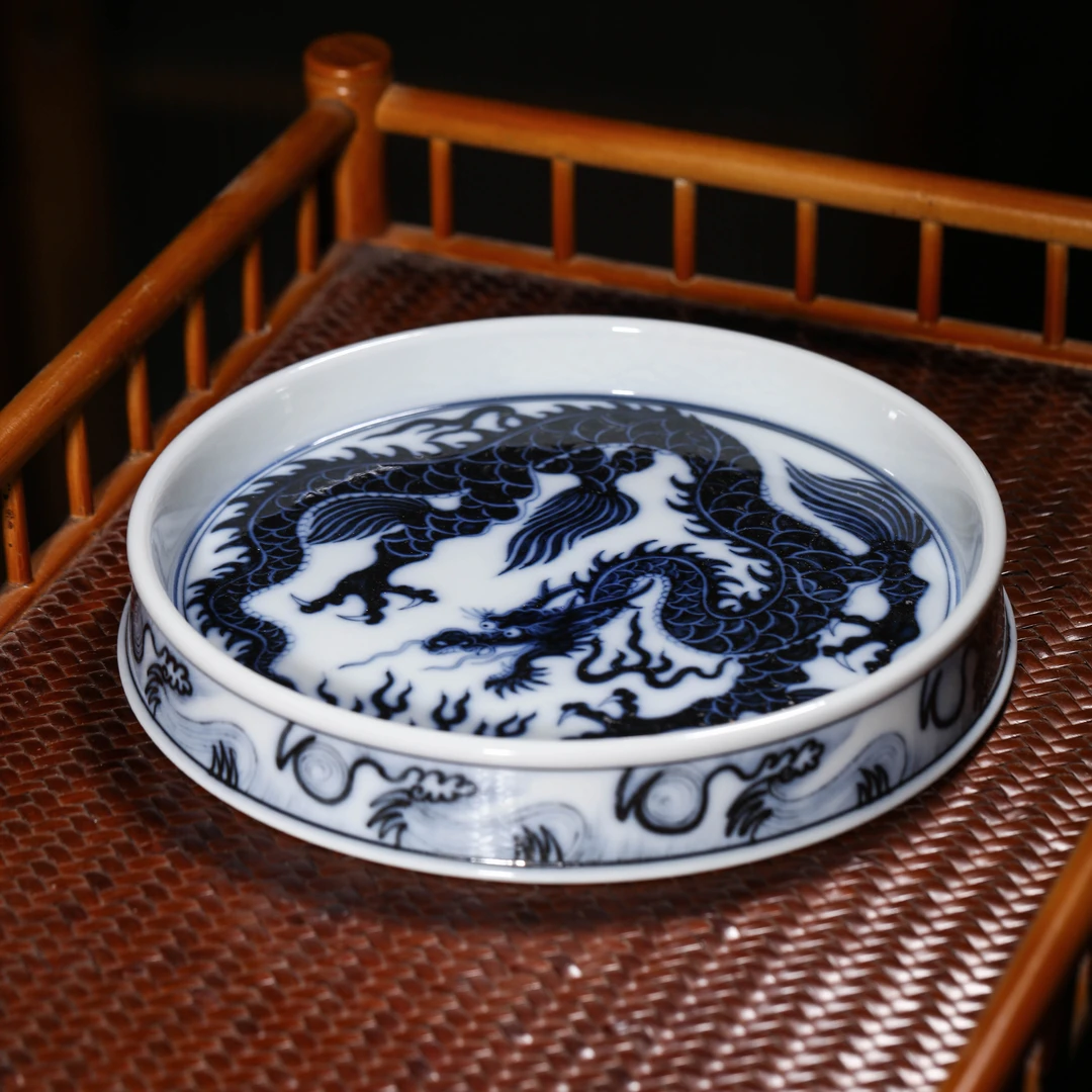 【盖世风华】【柴窑精品】超润青花铠甲龙直口壶承18厘米直径