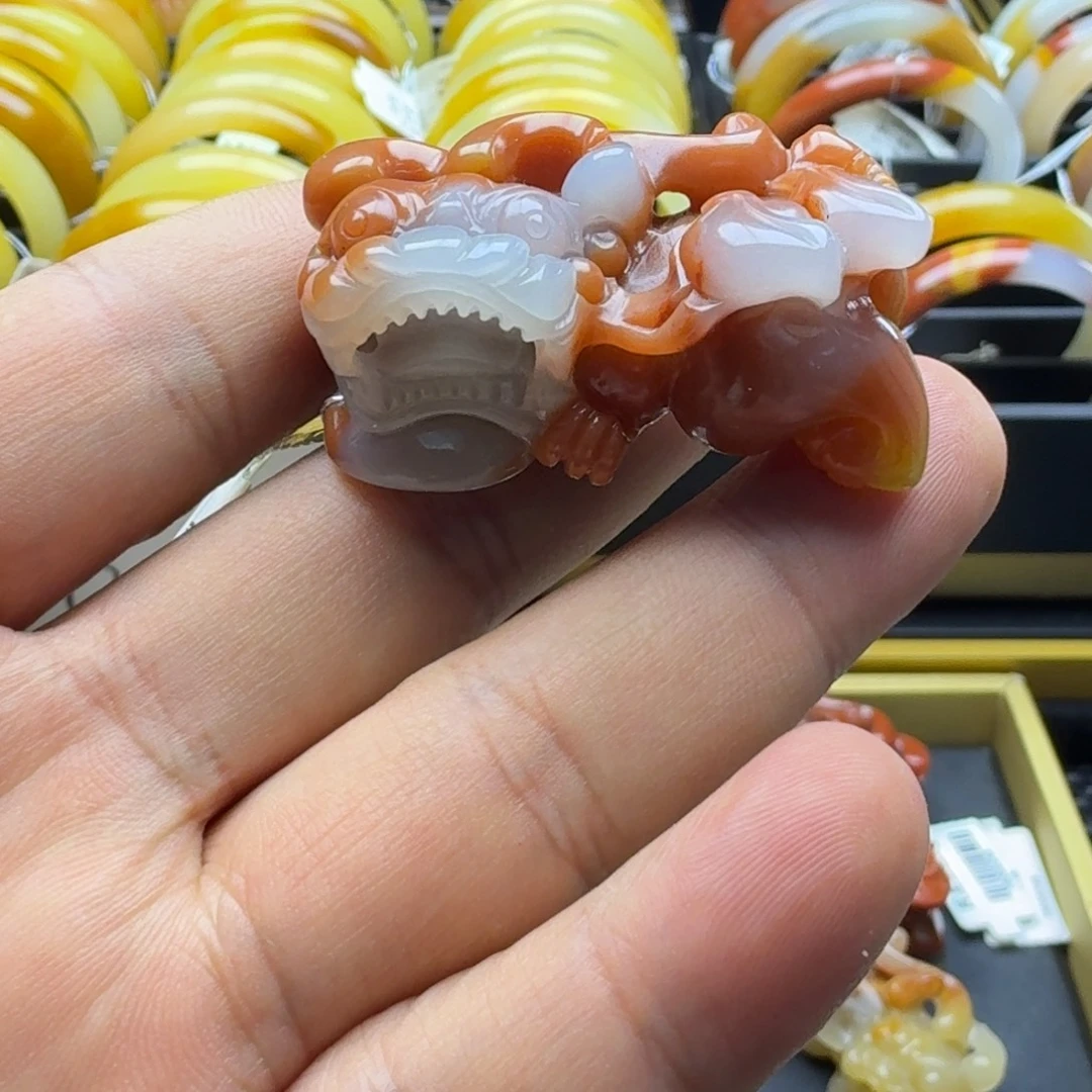 石英质玉（黄龙玉）未镶嵌颈饰貔貅