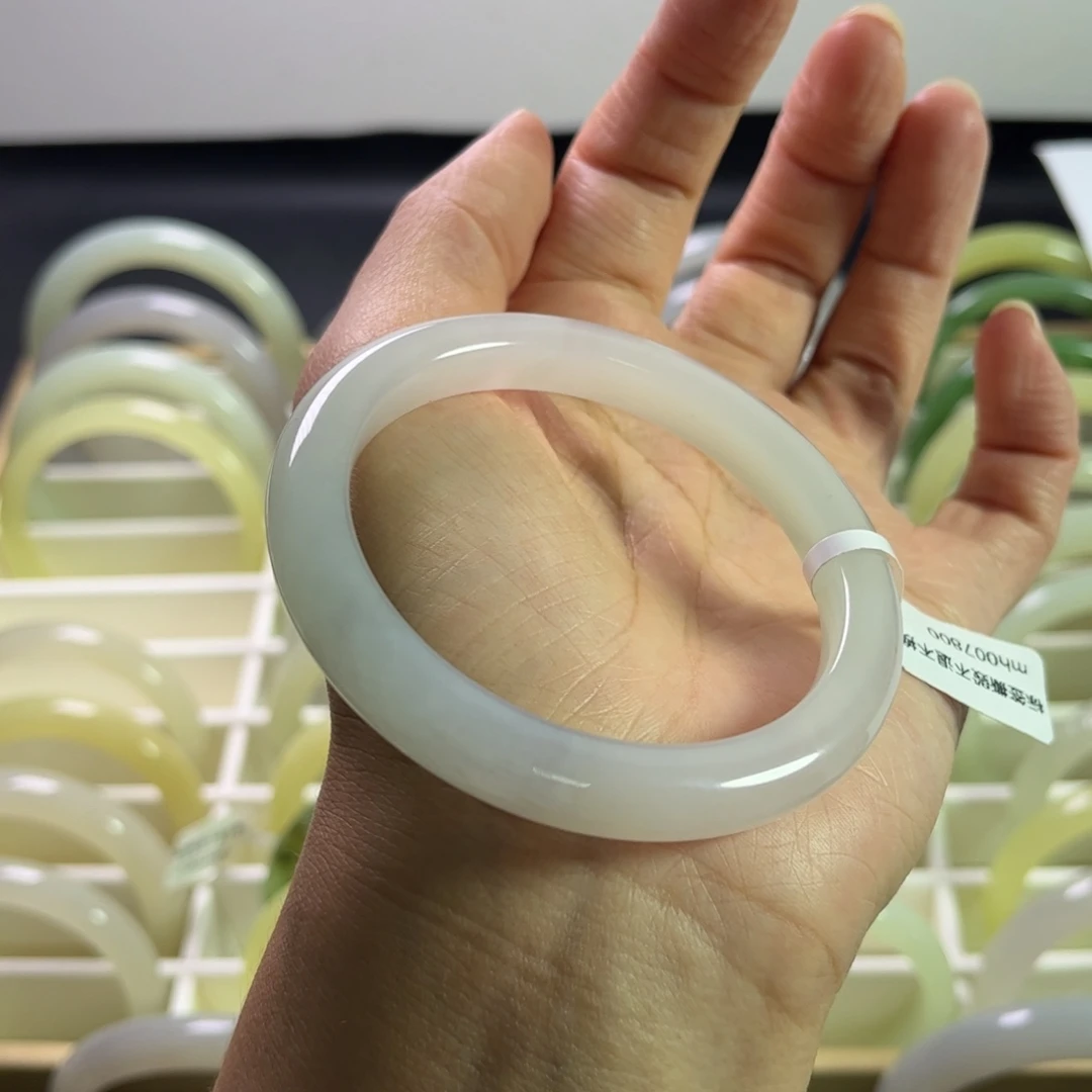 和田玉未镶嵌手镯56圈