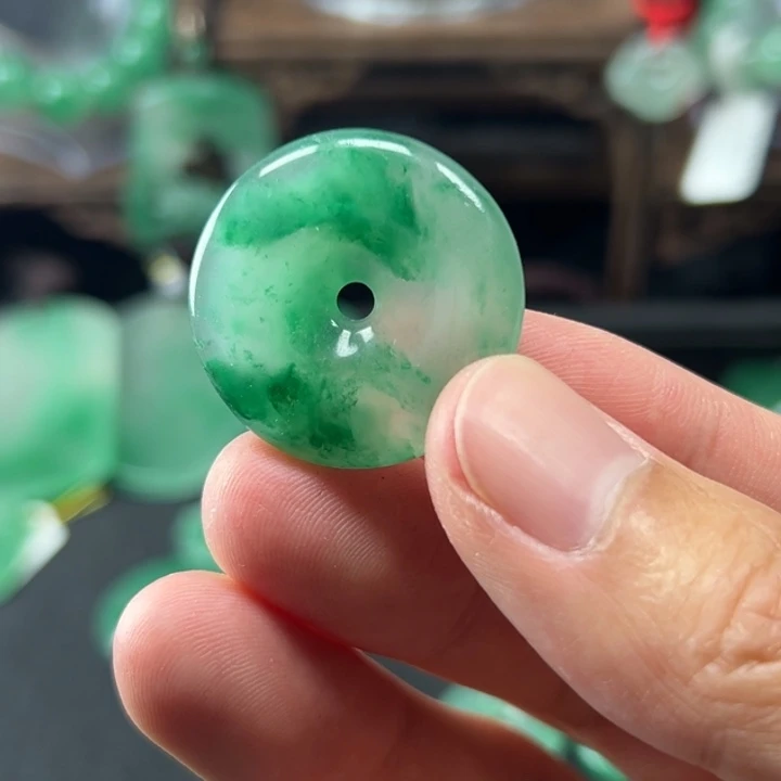 石英质玉颈饰未镶嵌