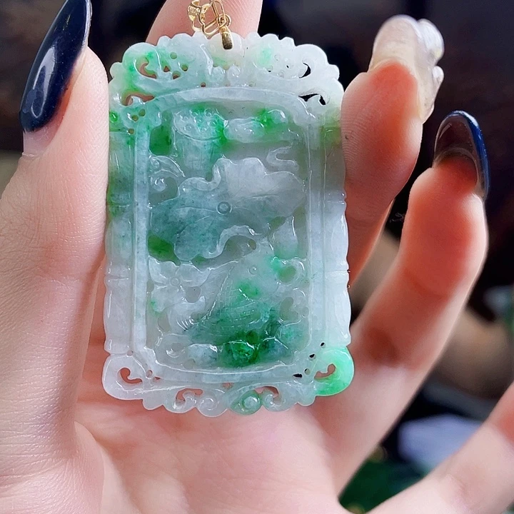 颈饰18K金镶嵌翡翠多样性