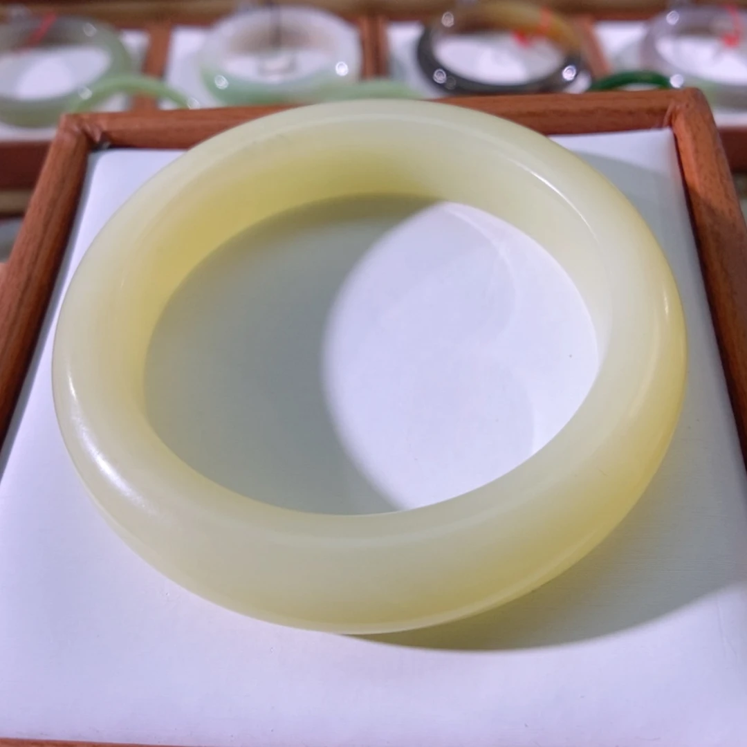 【闪购商品】未镶嵌手镯和田玉（黄玉）