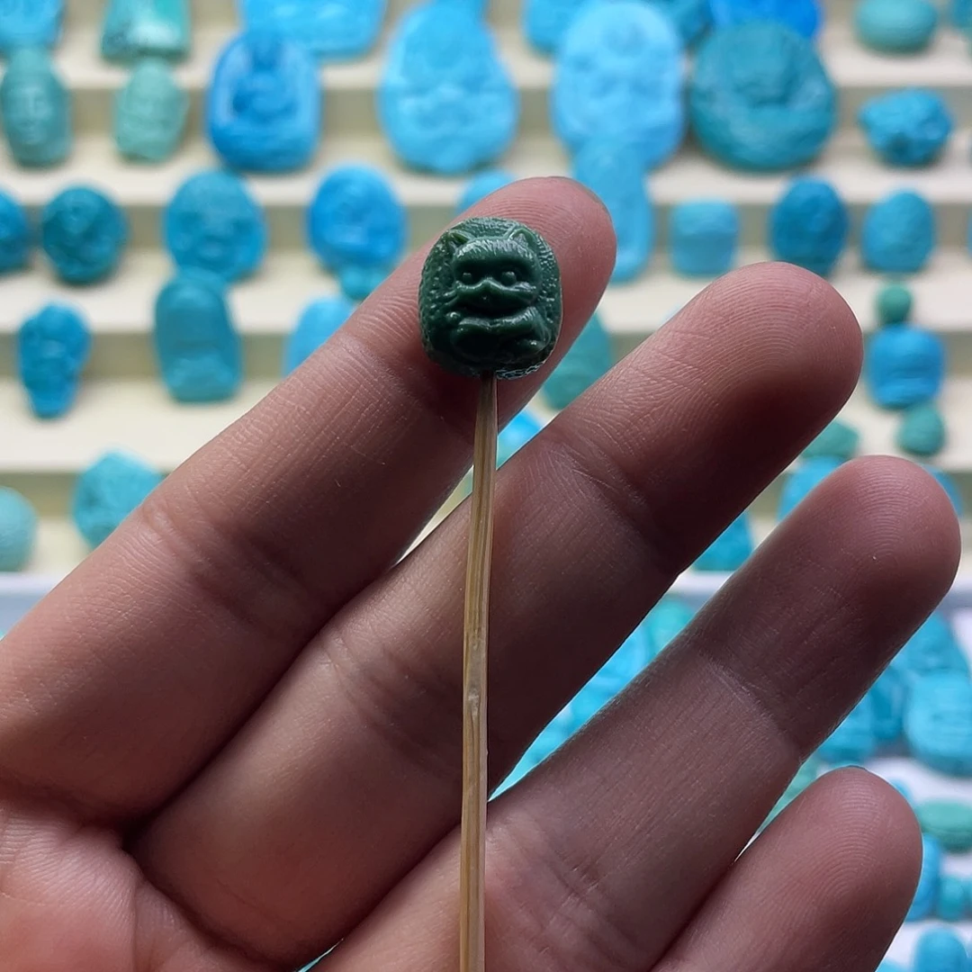 绿松石未镶嵌颈饰