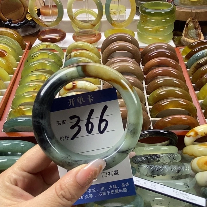 蛇纹石玉未镶嵌手镯62