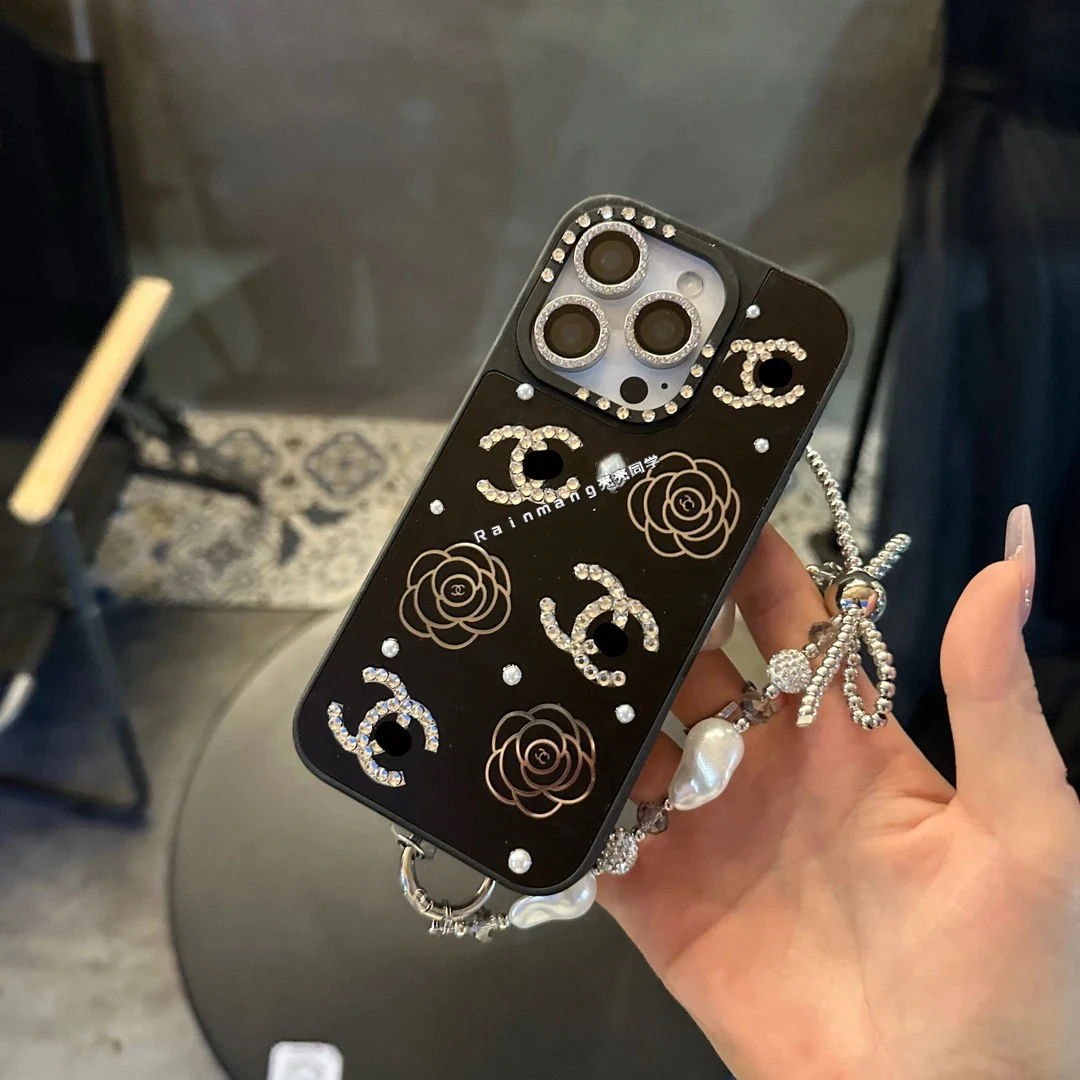 【高级山茶花】小香风ai挂绳镶钻适用iPhone16ProMax苹果15手机壳14