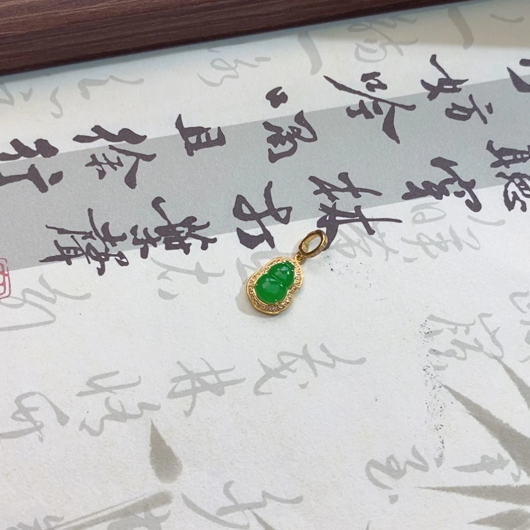 颈饰18K金镶嵌翡翠翡翠