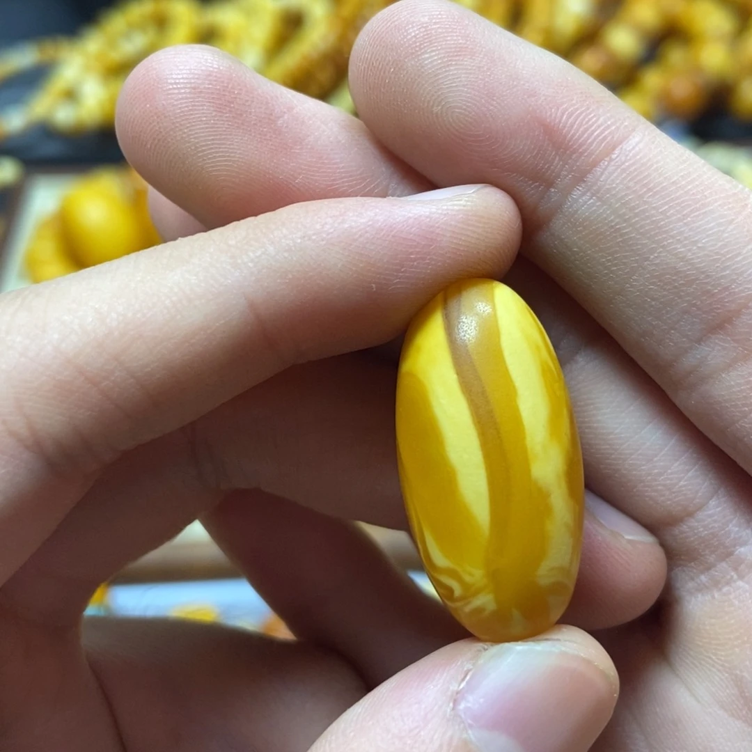 未镶嵌琥珀珠宝奇石