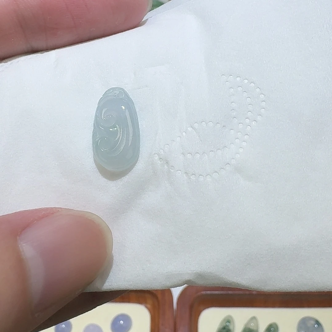 翡翠未镶嵌颈饰如意