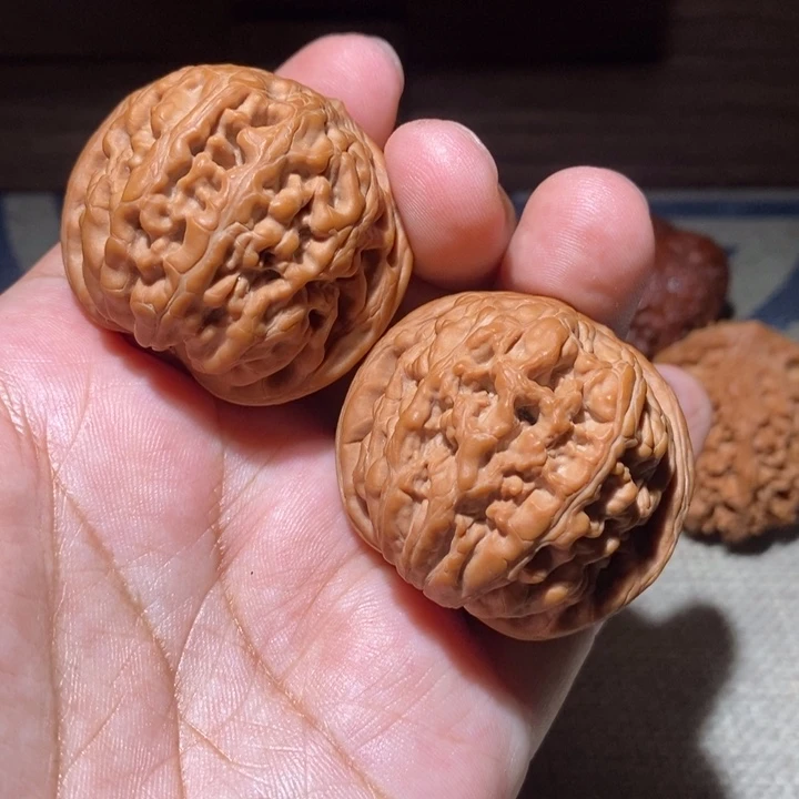 辽***然把件文玩核桃核桃