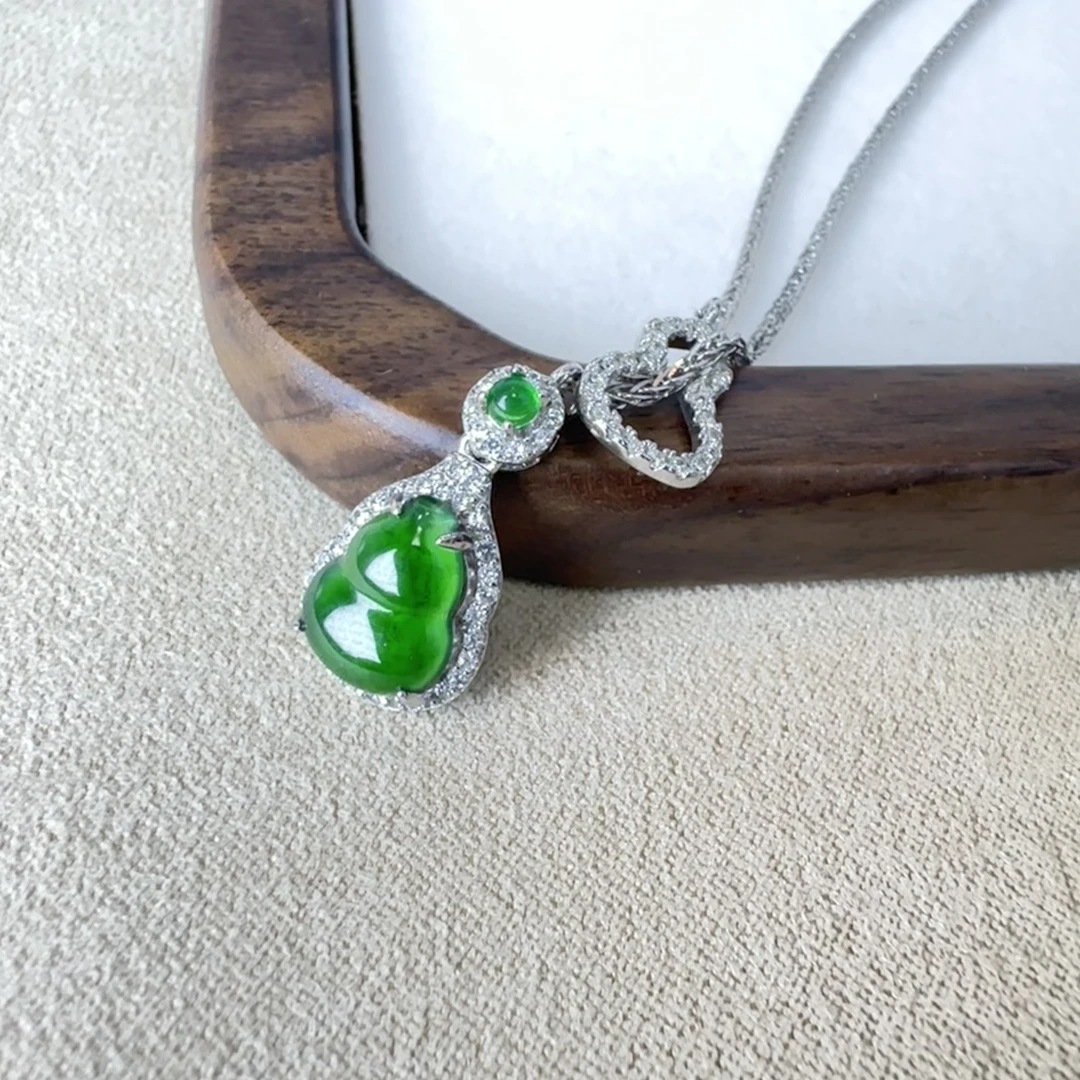 【依纯珠宝】精美翡翠葫芦吊坠-孤品（危料）