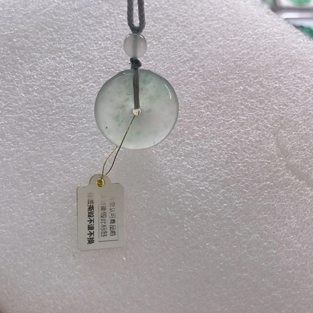 颈饰未镶嵌石英质玉