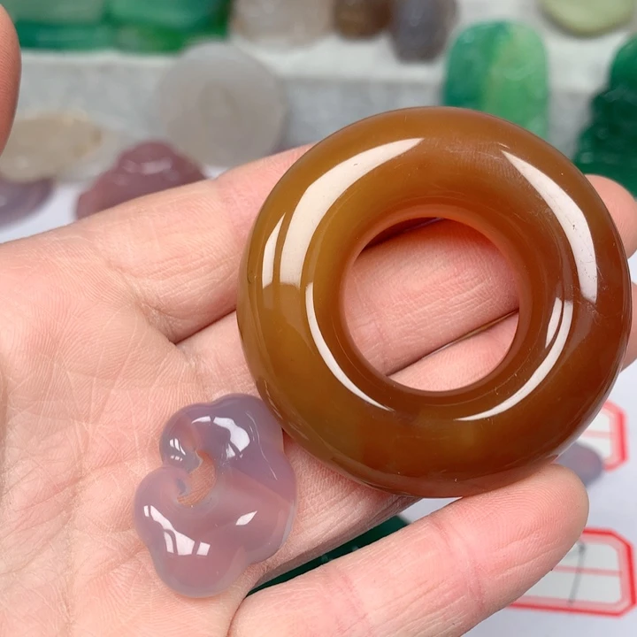 玛瑙/玉髓颈饰未镶嵌T***?