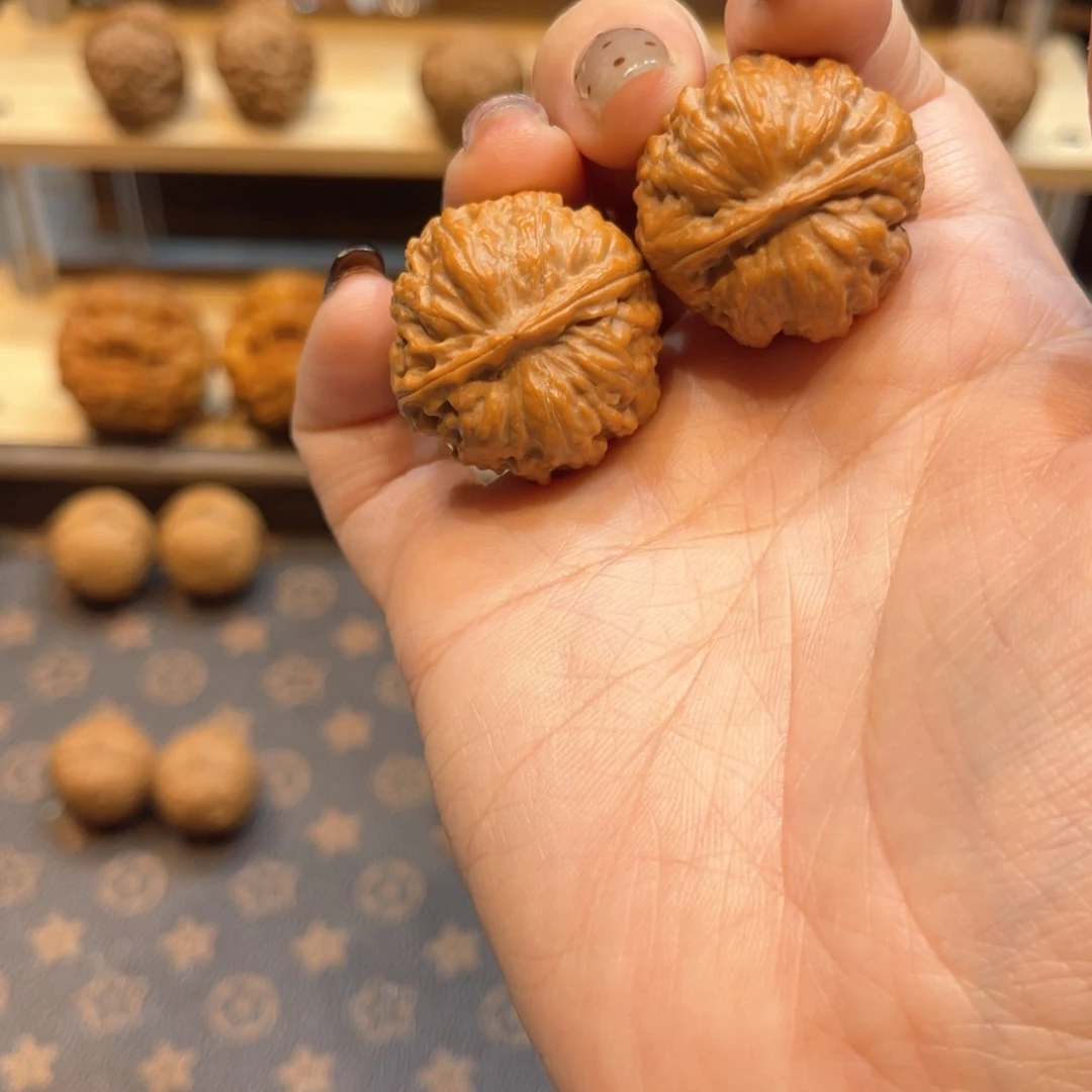 文玩核桃把件大奔儿头手捻