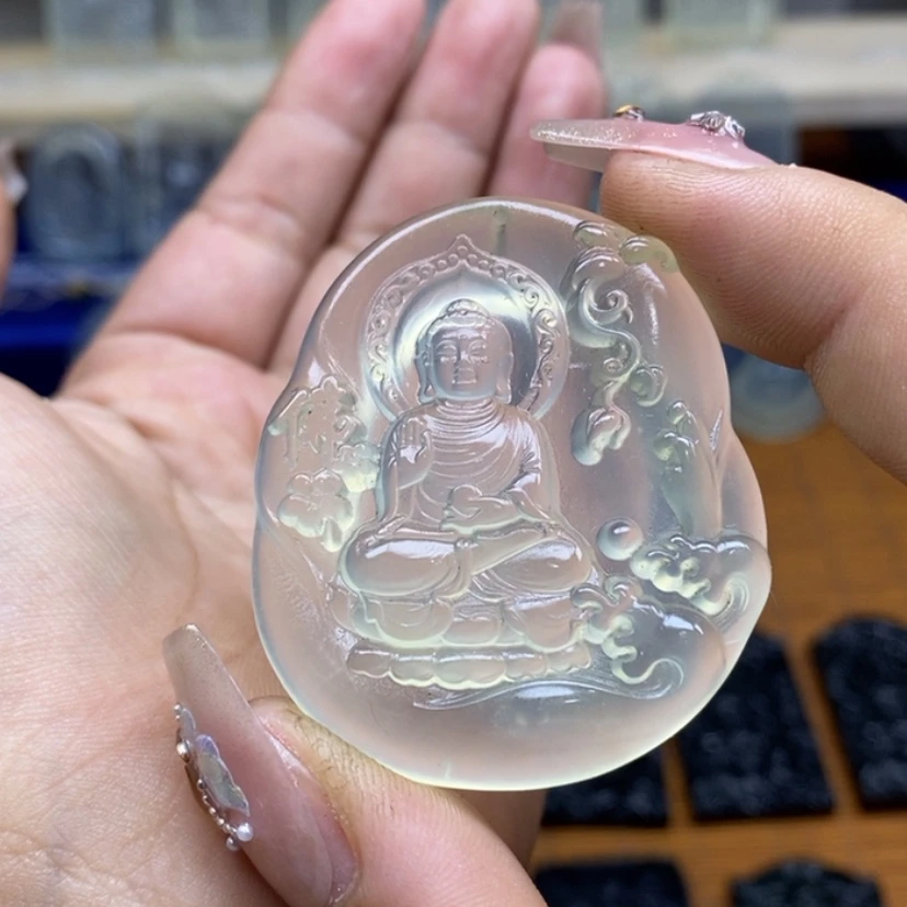 【闪购商品】蛇纹石玉未镶嵌颈饰飞**侠